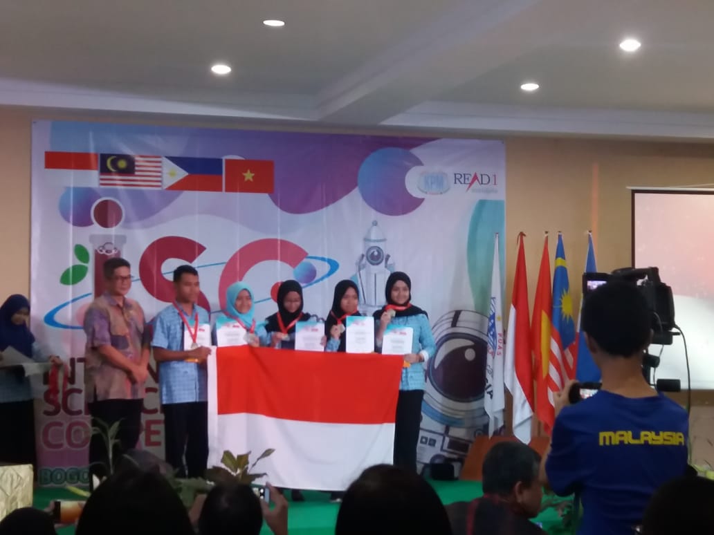 RAIH MEDALI PERAK DALAM KOMPETISI INTERNASIONAL